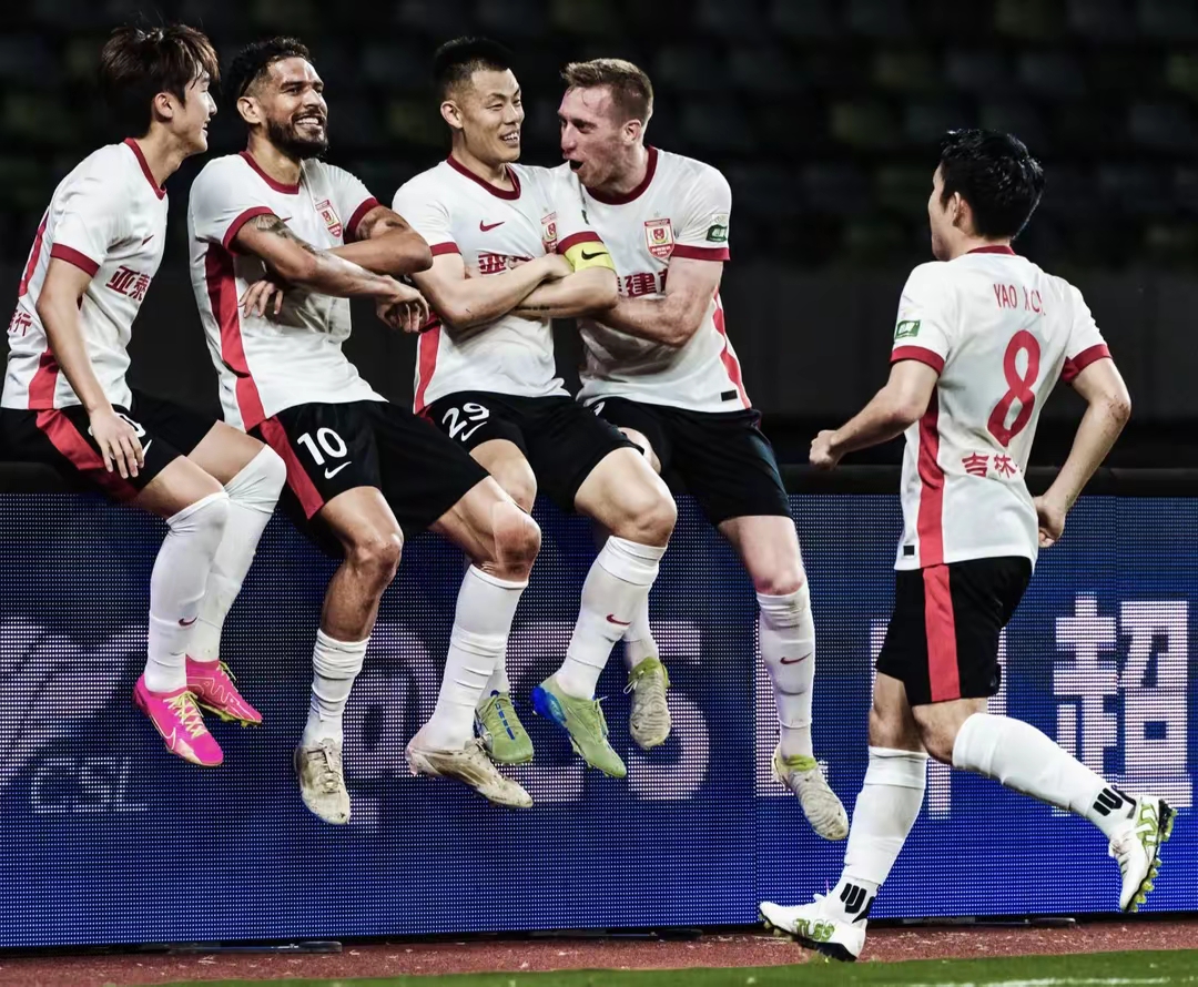 开云入口-赛地聚焦——亚冠转会期热度飙升，北京国安绝杀压哨，更衣室稳定，数据趋势出现新变化的简单介绍-开云入口